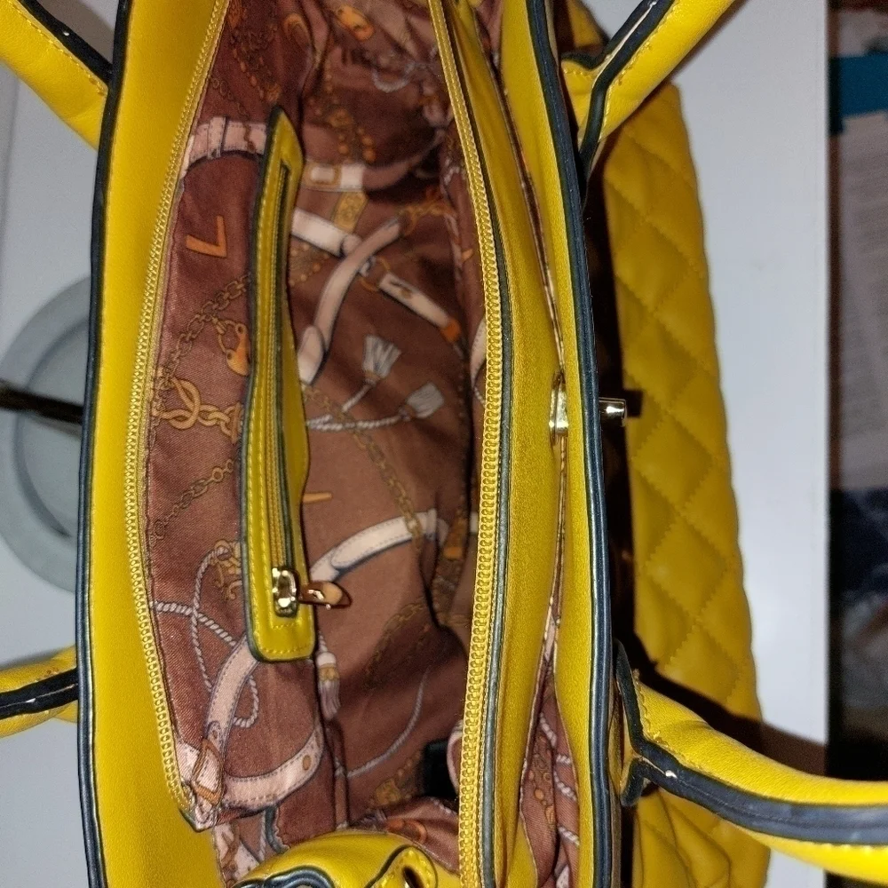 Ladies Quilted Sachel Bag